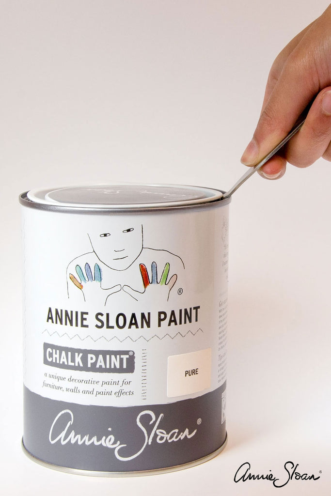the-annie-sloan-tin-opener-being-used-to-open-a-tin-of-chalk-paint-896-logo.jpg